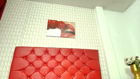 Snapshot of elizabetth_roman chatting on February 6, 9:18 pm elizabetth_roman online show from February 6, 9:18 pm