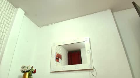 Snapshot of elizabetth_roman chatting on February 7, 8:45 pm elizabetth_roman online show from February 7, 8:45 pm