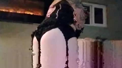 elizabit online show from April 1, 11:44 am