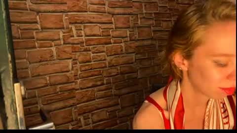 Snapshot of elizastorm chatting on June 20, 6:33 pm Eliza online show from June 20, 6:33 pm