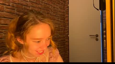 Snapshot of elizastorm chatting on June 30, 11:55 am Eliza online show from June 30, 11:55 am