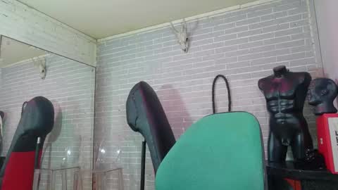   online show from December 4, 6:38 pm