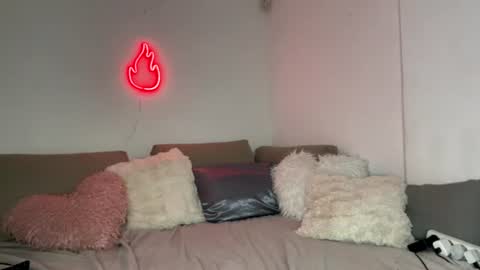 Elizatylerxo online show from June 14, 10:56 pm