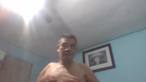 Snapshot of eljim323323 chatting on November 7, 8:58 am eljim323323 online show from November 7, 8:58 am