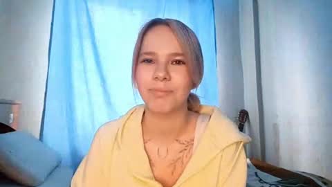 Snapshot of elkemorand chatting on June 1, 11:23 am Elize online show from June 1, 11:23 am