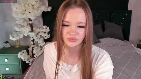 Snapshot of ella_butler chatting on May 27, 9:28 am Ella online show from May 27, 9:28 am