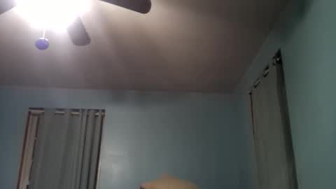 Snapshot of ella_larsen13 chatting on November 18, 1:22 am ella_larsen13 online show from November 18, 1:22 am