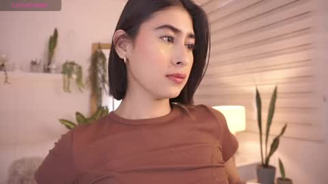 ELLA OWEN online show from April 14, 6:14 pm