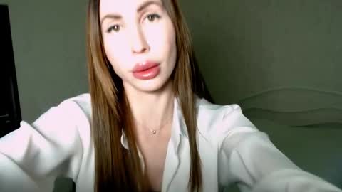 Ella online show from September 9, 8:14 am