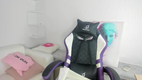 Ella online show from March 12, 2:50 am