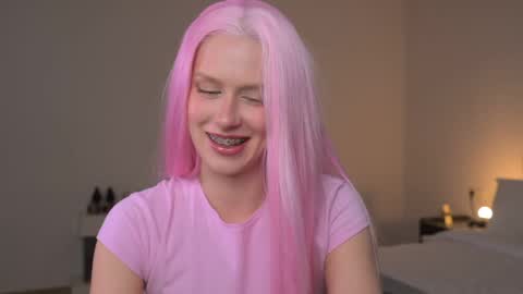 Ella online show from April 9, 6:46 pm