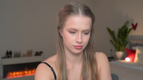 Ella online show from April 17, 6:55 pm