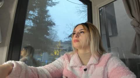 ella_vee online show from January 6, 6:06 am