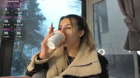 ella_vee online show from January 16, 6:39 am