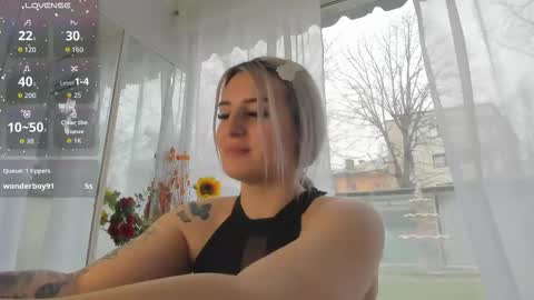 ella_vee online show from March 19, 6:39 am