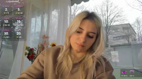ella_vee online show from March 28, 6:13 am