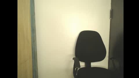 ella online show from May 12, 5:26 am