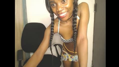 ella online show from May 25, 5:02 am