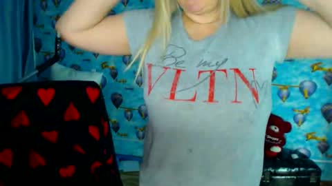  IsaBella  online show from December 22, 4:15 pm