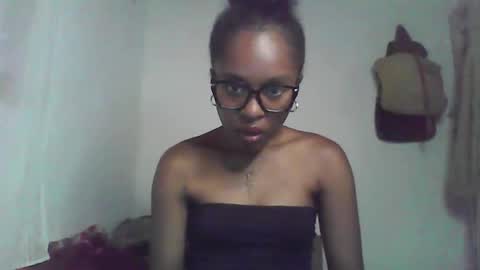 Snapshot of ellah245 chatting on February 18, 5:42 pm ellah245 online show from February 18, 5:42 pm