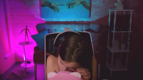 Ella online show from November 19, 6:52 pm