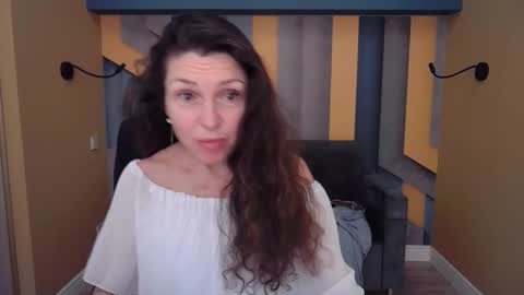 EllaLongs online show from February 3, 12:32 pm