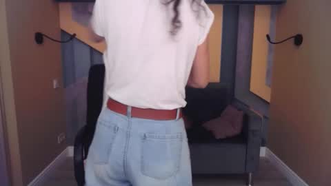 EllaLongs online show from February 18, 1:18 pm