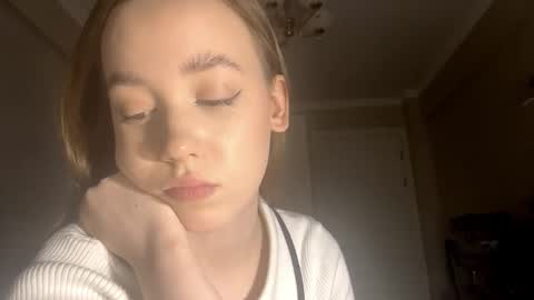 Ella online show from October 1, 4:02 pm