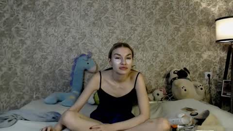 ellamilla online show from November 6, 4:35 am