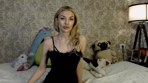 ellamilla online show from November 19, 10:48 am