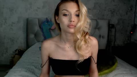 ellamilla online show from June 23, 12:36 pm