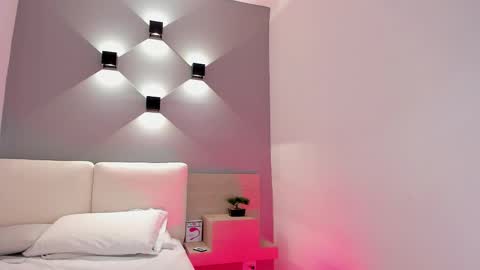 Ella online show from February 13, 8:06 am