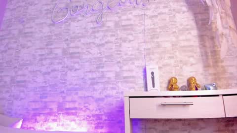 Ella online show from February 20, 10:59 am