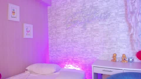 Ella online show from February 25, 7:52 am