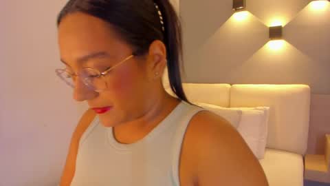 Ella online show from September 25, 10:52 am