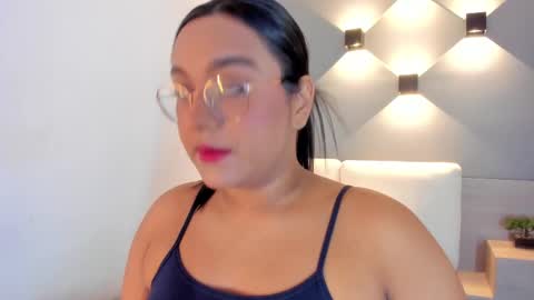 Ella online show from October 27, 12:42 pm