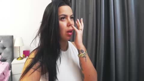 Snapshot of ellasins chatting on January 6, 7:17 pm ellasins online show from January 6, 7:17 pm