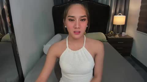 Snapshot of ellats_18 chatting on February 11, 11:54 pm Sophia online show from February 11, 11:54 pm