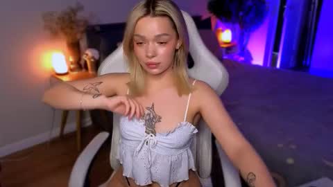 Ella online show from January 18, 1:26 pm