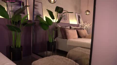 Elle Diane online show from December 1, 10:15 pm