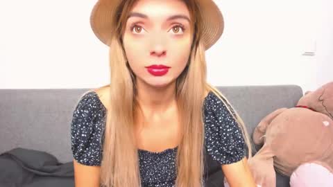 ellen_flow online show from December 12, 7:04 pm