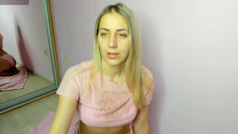 Snapshot of ellen_rosi chatting on June 5, 3:13 am rosi online show from June 5, 3:13 am