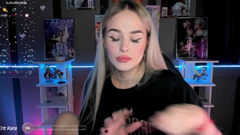 Snapshot of ellensoftt chatting on December 10, 5:55 pm Maria online show from December 10, 5:55 pm