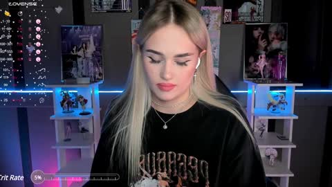 Snapshot of ellensoftt chatting on December 10, 9:00 pm Maria online show from December 10, 9:00 pm