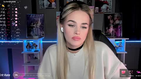 Snapshot of ellensoftt chatting on December 11, 8:18 pm Maria online show from December 11, 8:18 pm