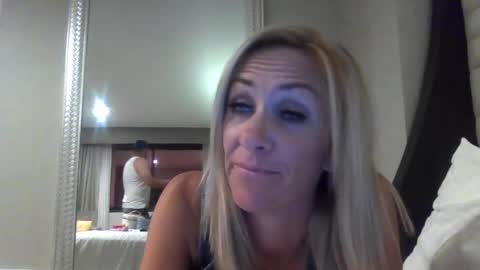 Snapshot of ellenv chatting on September 30, 8:52 am ElleNV online show from September 30, 8:52 am