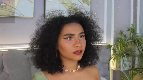 Snapshot of ellette_ chatting on February 13, 7:21 pm princess online show from February 13, 7:21 pm