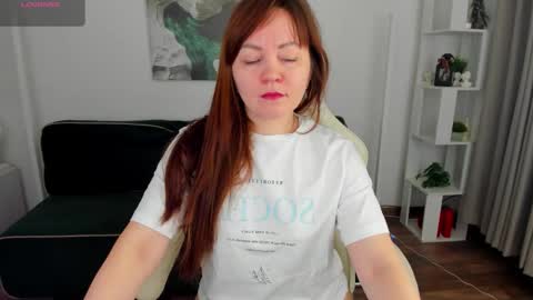 Snapshot of elli_anderson chatting on February 17, 1:57 am elli_anderson online show from February 17, 1:57 am