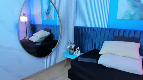 Ellie Taylor online show from December 19, 6:34 am