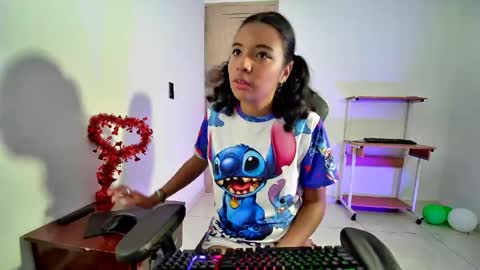 Snapshot of ellie_cute7 chatting on May 8, 8:14 pm ellie_cute7 online show from May 8, 8:14 pm